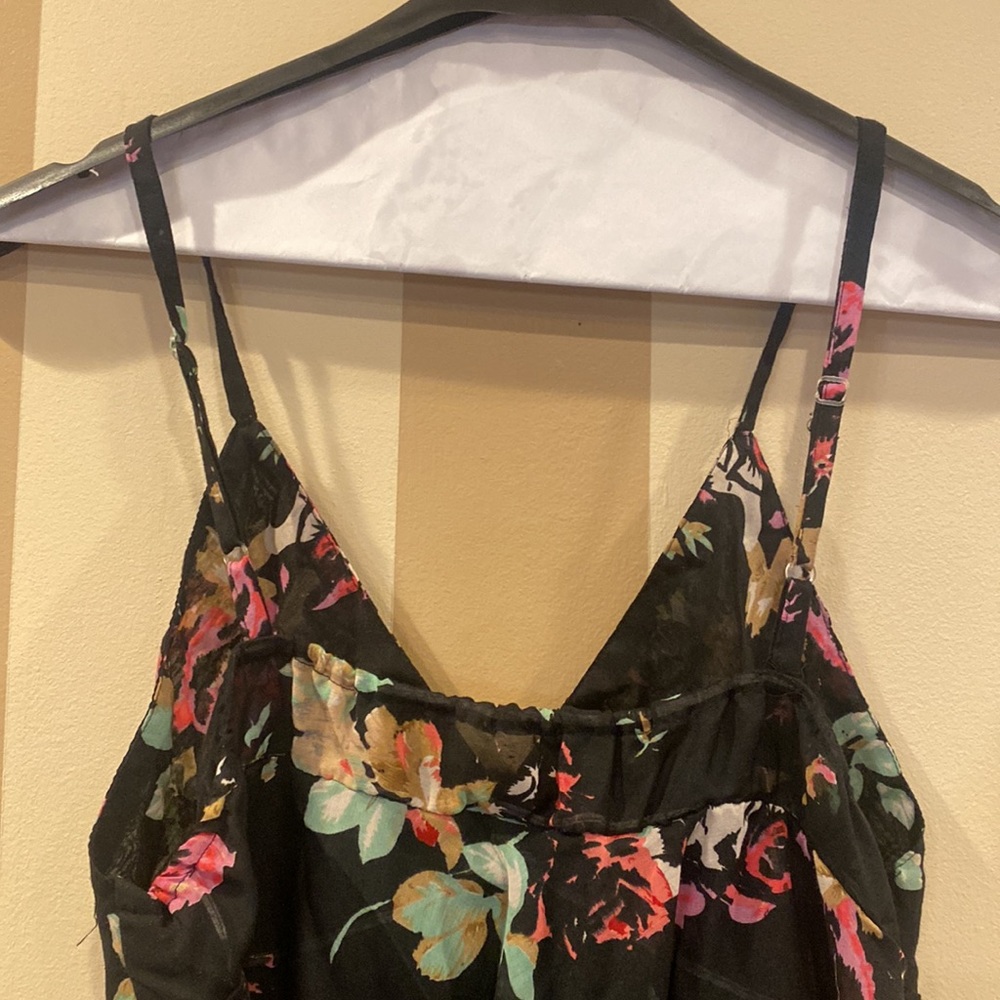 Floral Top - Picture 5 of 6
